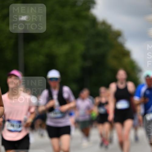 29.06.2025 - hella hamburg halbmarathon Dr. Thomas Lammeyer http://msf.ph/oto/8364819 29.06.2025 10:41:39 Kennedybrücke 56, 1022, 1118, 1276, 1337, 1339, 1799, 1819, 2016, 2031, 2104, 2199, 2272, 2480, 3230, 3873, 4347, 4442, 4618, 4733, 4762, 5146, 5224, 5640, 5940, 6243, 6584, 6821, 7085, 7124, 7544, 8499, 8758, 8843, 9054, 9055, 9288, 10024, 10112, 10159, 10476, 10762, 10798, 10919, 10931 meine-sportfotos.de