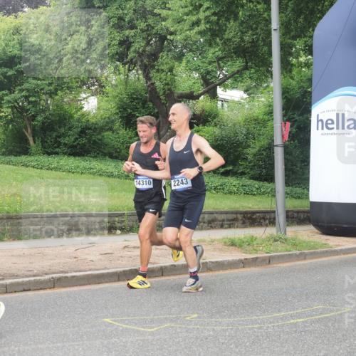 29.06.2025 - hella hamburg halbmarathon KatJ http://msf.ph/oto/8364834 29.06.2025 10:22:53 Zwischen KM18-KM19 2243, 4246 meine-sportfotos.de