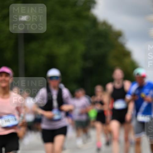 29.06.2025 - hella hamburg halbmarathon Dr. Thomas Lammeyer http://msf.ph/oto/8364837 29.06.2025 10:41:40 Kennedybrücke 56, 1022, 1118, 1276, 1337, 1339, 1799, 1819, 2016, 2031, 2104, 2199, 2272, 2480, 3230, 3873, 4347, 4442, 4618, 4733, 4762, 5146, 5224, 5640, 5940, 6243, 6584, 6821, 7085, 7124, 7544, 8499, 8758, 8843, 9054, 9055, 9288, 10024, 10112, 10159, 10476, 10762, 10798, 10919, 10931 meine-sportfotos.de
