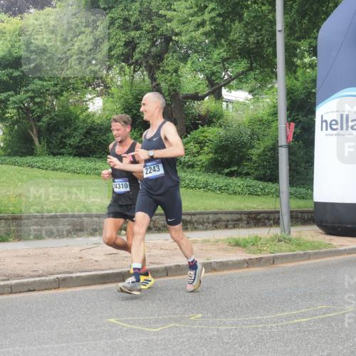 29.06.2025 - hella hamburg halbmarathon KatJ http://msf.ph/oto/8364840 29.06.2025 10:22:53 Zwischen KM18-KM19 2243, 4246 meine-sportfotos.de