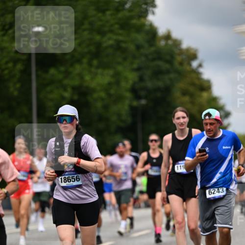 29.06.2025 - hella hamburg halbmarathon Dr. Thomas Lammeyer http://msf.ph/oto/8364845 29.06.2025 10:41:40 Kennedybrücke 56, 1022, 1118, 1276, 1337, 1339, 1799, 1819, 2016, 2031, 2104, 2199, 2272, 2480, 3230, 3873, 4347, 4442, 4618, 4733, 4762, 5146, 5224, 5640, 5940, 6243, 6584, 6821, 7085, 7124, 7544, 8499, 8758, 8843, 9054, 9055, 9288, 10024, 10112, 10159, 10476, 10762, 10798, 10919, 10931 meine-sportfotos.de