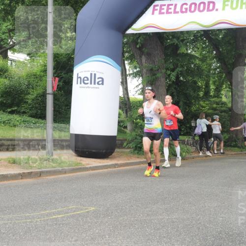 29.06.2025 - hella hamburg halbmarathon KatJ http://msf.ph/oto/8364850 29.06.2025 10:22:54 Zwischen KM18-KM19 2243, 4246 meine-sportfotos.de