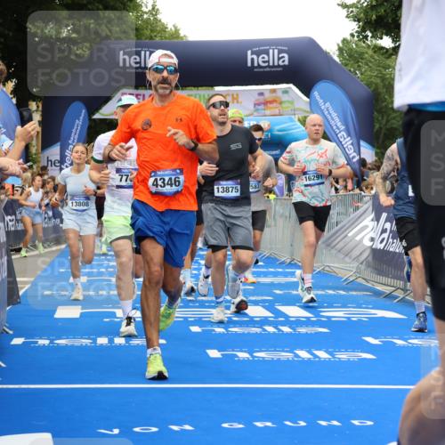 29.06.2025 - hella hamburg halbmarathon Strokosch-Dieckow http://msf.ph/oto/8364861 29.06.2025 10:50:36 Ziel 1399, 1750, 2234, 2788, 3414, 4346, 5447, 6282, 6662, 6712, 7134, 7397, 7583, 7786, 7952, 8153, 8576, 9057, 11214, 11356, 13701, 13808, 13812, 13875, 15519, 15803, 16291, 16806, 17179, 17247, 18006, 18229, 18413, 18820 meine-sportfotos.de