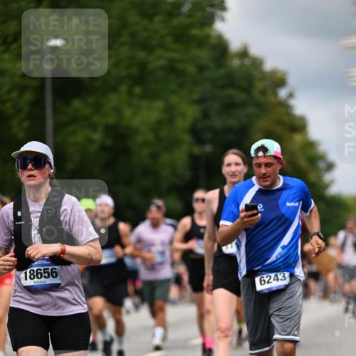 29.06.2025 - hella hamburg halbmarathon Dr. Thomas Lammeyer http://msf.ph/oto/8364898 29.06.2025 10:41:41 Kennedybrücke 1022, 1118, 1276, 1337, 1339, 1799, 1819, 2016, 2031, 2104, 2199, 2272, 2480, 3230, 3873, 4347, 4442, 4618, 4733, 4762, 5146, 5224, 5640, 5940, 6243, 6584, 6821, 7085, 7124, 7544, 8499, 8758, 8843, 8985, 9054, 9055, 9288, 10024, 10159, 10476, 10762, 10798, 10836, 10919, 10931 meine-sportfotos.de