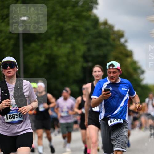 29.06.2025 - hella hamburg halbmarathon Dr. Thomas Lammeyer http://msf.ph/oto/8364902 29.06.2025 10:41:41 Kennedybrücke 1022, 1118, 1276, 1337, 1339, 1799, 1819, 2016, 2031, 2104, 2199, 2272, 2480, 3230, 3873, 4347, 4442, 4618, 4733, 4762, 5146, 5224, 5640, 5940, 6243, 6584, 6821, 7085, 7124, 7544, 8499, 8758, 8843, 8985, 9054, 9055, 9288, 10024, 10159, 10476, 10762, 10798, 10836, 10919, 10931 meine-sportfotos.de