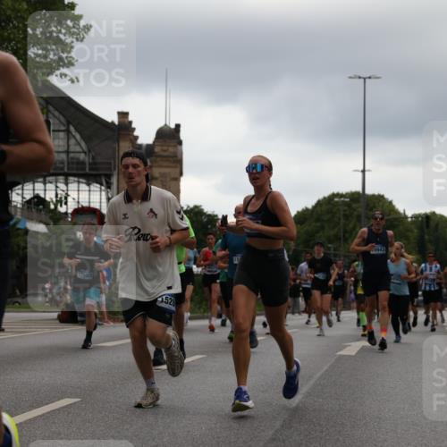29.06.2025 - hella hamburg halbmarathon Yannick Fuchs http://msf.ph/oto/8364919 29.06.2025 10:53:20 20KM 2006, 2348, 2584, 2677, 2957, 2978, 3114, 3181, 3279, 3425, 3983, 4088, 4592, 4796, 5347, 5885, 6087, 6202, 6220, 6438, 7031, 7223, 7287, 8290, 10036, 10587, 10759, 10896, 10943, 11935, 11938, 12206, 12261, 12564, 12633, 12736, 12862, 13583, 13761, 14567, 14732, 14902, 14928, 14965, 15232, 15240, 15284, 16227, 16341, 16910, 16980, 17017, 17176, 17304, 17503, 17630, 18153, 18327, 18467, 18485, 18716, 19015, 19160 meine-sportfotos.de