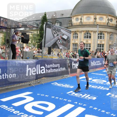 29.06.2025 - hella hamburg halbmarathon Michael Strokosch http://msf.ph/oto/8364923 29.06.2025 10:56:47 Ziel 2378, 3836, 4152, 7646, 8744, 8825, 8996, 9488, 11083, 11870, 14369, 14461, 15134, 15431, 15712, 16043, 16121, 17133, 18340, 18634, 18899 meine-sportfotos.de