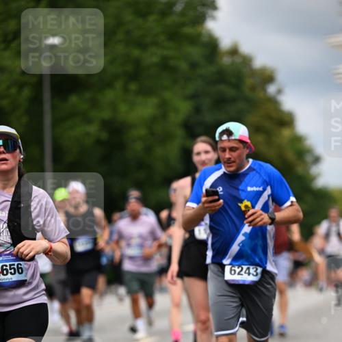 29.06.2025 - hella hamburg halbmarathon Dr. Thomas Lammeyer http://msf.ph/oto/8364925 29.06.2025 10:41:41 Kennedybrücke 1022, 1118, 1276, 1337, 1339, 1799, 1819, 2016, 2031, 2104, 2199, 2272, 2480, 3230, 3873, 4347, 4442, 4618, 4733, 4762, 5146, 5224, 5640, 5940, 6243, 6584, 6821, 7085, 7124, 7544, 8499, 8758, 8843, 8985, 9054, 9055, 9288, 10024, 10159, 10476, 10762, 10798, 10836, 10919, 10931 meine-sportfotos.de