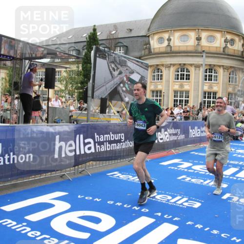 29.06.2025 - hella hamburg halbmarathon Michael Strokosch http://msf.ph/oto/8364936 29.06.2025 10:56:48 Ziel 2378, 3836, 4152, 7646, 8825, 8996, 9488, 11083, 11870, 13816, 14369, 14461, 15134, 15431, 15712, 16008, 16009, 16043, 16121, 17133, 18634 meine-sportfotos.de