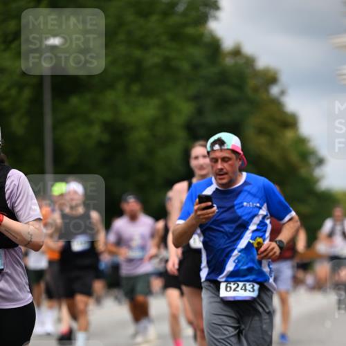 29.06.2025 - hella hamburg halbmarathon Dr. Thomas Lammeyer http://msf.ph/oto/8364944 29.06.2025 10:41:41 Kennedybrücke 1022, 1118, 1276, 1337, 1339, 1799, 1819, 2016, 2031, 2104, 2199, 2272, 2480, 3230, 3873, 4347, 4442, 4618, 4733, 4762, 5146, 5224, 5640, 5940, 6243, 6584, 6821, 7085, 7124, 7544, 8499, 8758, 8843, 8985, 9054, 9055, 9288, 10024, 10159, 10476, 10762, 10798, 10836, 10919, 10931 meine-sportfotos.de