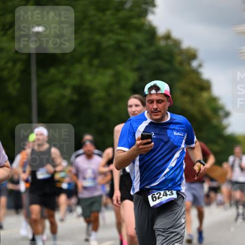 29.06.2025 - hella hamburg halbmarathon Dr. Thomas Lammeyer http://msf.ph/oto/8364992 29.06.2025 10:41:41 Kennedybrücke 1022, 1118, 1276, 1337, 1339, 1799, 1819, 2016, 2031, 2104, 2199, 2272, 2480, 3230, 3873, 4347, 4442, 4618, 4733, 4762, 5146, 5224, 5640, 5940, 6243, 6584, 6821, 7085, 7124, 7544, 8499, 8758, 8843, 8985, 9054, 9055, 9288, 10024, 10159, 10476, 10762, 10798, 10836, 10919, 10931 meine-sportfotos.de