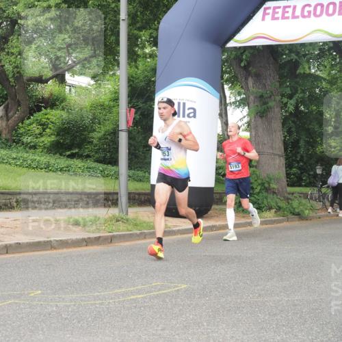 29.06.2025 - hella hamburg halbmarathon KatJ http://msf.ph/oto/8365011 29.06.2025 10:22:55 Zwischen KM18-KM19 1053, 2243, 4246 meine-sportfotos.de