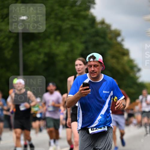 29.06.2025 - hella hamburg halbmarathon Dr. Thomas Lammeyer http://msf.ph/oto/8365022 29.06.2025 10:41:42 Kennedybrücke 1022, 1276, 1337, 1339, 1799, 1819, 2016, 2031, 2104, 2199, 2272, 2480, 3230, 4347, 4442, 4618, 4733, 4762, 5146, 5224, 5522, 5523, 5640, 5940, 6243, 6584, 6821, 7085, 7124, 7544, 8499, 8758, 8843, 8985, 9054, 9055, 9288, 10159, 10476, 10762, 10798, 10836, 10919, 10931 meine-sportfotos.de