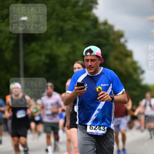 29.06.2025 - hella hamburg halbmarathon Dr. Thomas Lammeyer http://msf.ph/oto/8365044 29.06.2025 10:41:42 Kennedybrücke 1022, 1276, 1337, 1339, 1799, 1819, 2016, 2031, 2104, 2199, 2272, 2480, 3230, 4347, 4442, 4618, 4733, 4762, 5146, 5224, 5522, 5523, 5640, 5940, 6243, 6584, 6821, 7085, 7124, 7544, 8499, 8758, 8843, 8985, 9054, 9055, 9288, 10159, 10476, 10762, 10798, 10836, 10919, 10931 meine-sportfotos.de