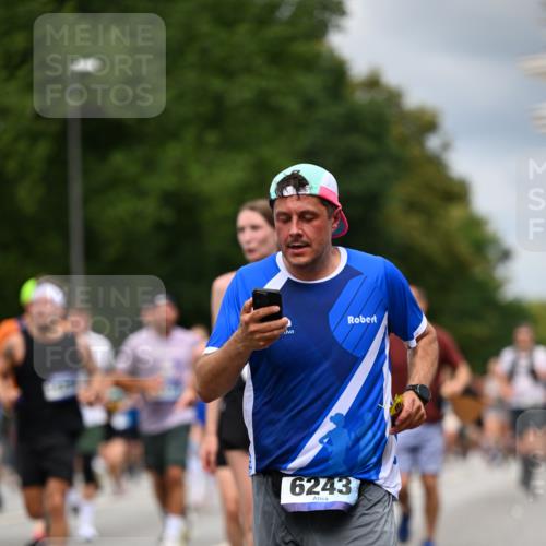 29.06.2025 - hella hamburg halbmarathon Dr. Thomas Lammeyer http://msf.ph/oto/8365090 29.06.2025 10:41:42 Kennedybrücke 1022, 1276, 1337, 1339, 1799, 1819, 2016, 2031, 2104, 2199, 2272, 2480, 3230, 4347, 4442, 4618, 4733, 4762, 5146, 5224, 5522, 5523, 5640, 5940, 6243, 6584, 6821, 7085, 7124, 7544, 8499, 8758, 8843, 8985, 9054, 9055, 9288, 10159, 10476, 10762, 10798, 10836, 10919, 10931 meine-sportfotos.de