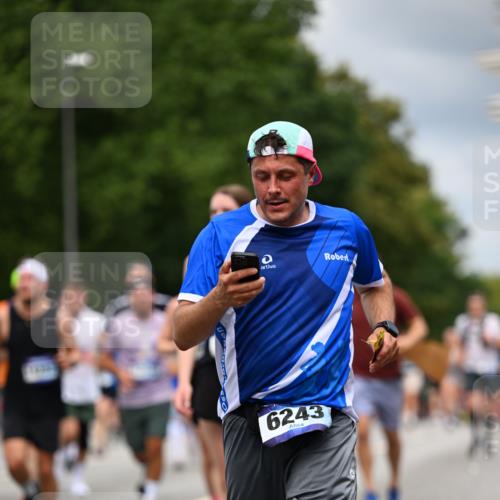 29.06.2025 - hella hamburg halbmarathon Dr. Thomas Lammeyer http://msf.ph/oto/8365121 29.06.2025 10:41:42 Kennedybrücke 1022, 1276, 1337, 1339, 1799, 1819, 2016, 2031, 2104, 2199, 2272, 2480, 3230, 4347, 4442, 4618, 4733, 4762, 5146, 5224, 5522, 5523, 5640, 5940, 6243, 6584, 6821, 7085, 7124, 7544, 8499, 8758, 8843, 8985, 9054, 9055, 9288, 10159, 10476, 10762, 10798, 10836, 10919, 10931 meine-sportfotos.de