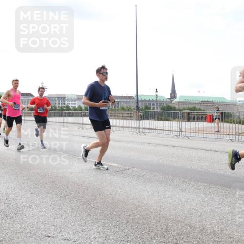 29.06.2025 - hella hamburg halbmarathon Lena Gebhardt http://msf.ph/oto/8365142 29.06.2025 10:14:27 Lombardsbrücke 3892, 6083, 6028, 132, 1194, 1406, 1728, 1890, 2494, 2990, 3020, 3154, 3756, 3834, 3939, 4032, 4962, 5191, 5670, 5981, 6028, 6083, 6089, 6287, 6366, 7209, 7442, 7802, 7840, 7991, 8001, 8057, 8147, 8409, 8755, 8892, 9556, 9663, 9709, 9845, 9886, 10224, 10610, 11987, 12467, 12938, 13237, 13285, 13788, 14488, 15840, 16126, 17439, 18041, 18236, 18239 meine-sportfotos.de