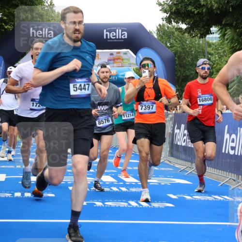 29.06.2025 - hella hamburg halbmarathon Strokosch-Dieckow http://msf.ph/oto/8365154 29.06.2025 10:50:32 Ziel 1399, 1750, 3414, 4127, 4346, 5447, 6282, 6662, 7397, 7583, 7786, 8153, 8576, 9057, 11214, 11455, 12624, 13808, 13812, 13875, 14626, 15519, 15803, 16291, 16806, 17179, 17247, 17319, 18006, 18394, 18413 meine-sportfotos.de