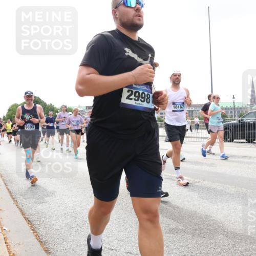 29.06.2025 - hella hamburg halbmarathon Lena Gebhardt http://msf.ph/oto/8365201 29.06.2025 10:39:25 Lombardsbrücke 1138, 9393, 4523, 2998, 18167, 1760, 1856, 1883, 2092, 2524, 2534, 2571, 2574, 2578, 2843, 2893, 2976, 2998, 3275, 3353, 3727, 3745, 4410, 4523, 4603, 4609, 4659, 4855, 4882, 5045, 5701, 6062, 6112, 6321, 6342, 6343, 6427, 6428, 6611, 6719, 6726, 6748, 7053, 7125, 7199, 7341, 7501, 7506, 7524, 7589, 7684, 7815, 8203, 8243, 8457, 8783, 8995, 9393, 9420, 9446, 9569, 9698, 9747, 9777, 9974, 9977, 10001, 10072, 10315, 10512, 10516, 13060 meine-sportfotos.de