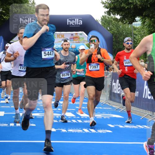 29.06.2025 - hella hamburg halbmarathon Strokosch-Dieckow http://msf.ph/oto/8365204 29.06.2025 10:50:32 Ziel 1399, 1750, 3414, 4127, 4346, 5447, 6282, 6662, 7397, 7583, 7786, 8153, 8576, 9057, 11214, 11455, 12624, 13808, 13812, 13875, 14626, 15519, 15803, 16291, 16806, 17179, 17247, 17319, 18006, 18394, 18413 meine-sportfotos.de