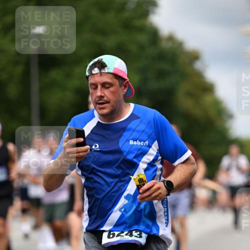 29.06.2025 - hella hamburg halbmarathon Dr. Thomas Lammeyer http://msf.ph/oto/8365214 29.06.2025 10:41:43 Kennedybrücke 1276, 1337, 1339, 1799, 1819, 2016, 2031, 2104, 2199, 2272, 2480, 2853, 4347, 4442, 4618, 4733, 4762, 5146, 5224, 5522, 5523, 5640, 5940, 6243, 6584, 6821, 7085, 7124, 7544, 8499, 8758, 8843, 8985, 9054, 9055, 9288, 10159, 10476, 10762, 10798, 10836, 10919 meine-sportfotos.de