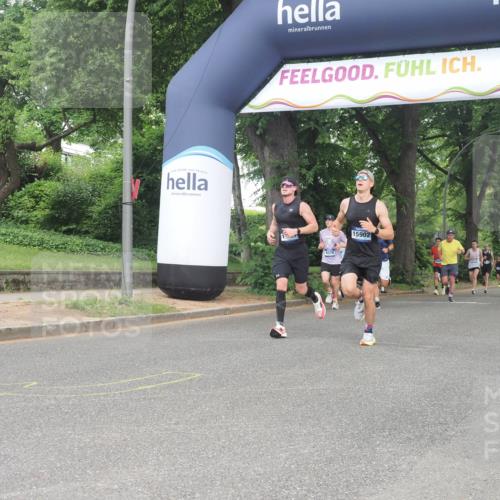 29.06.2025 - hella hamburg halbmarathon KatJ http://msf.ph/oto/8365222 29.06.2025 10:22:58 Zwischen KM18-KM19 1053, 2243, 5193, 6305 meine-sportfotos.de
