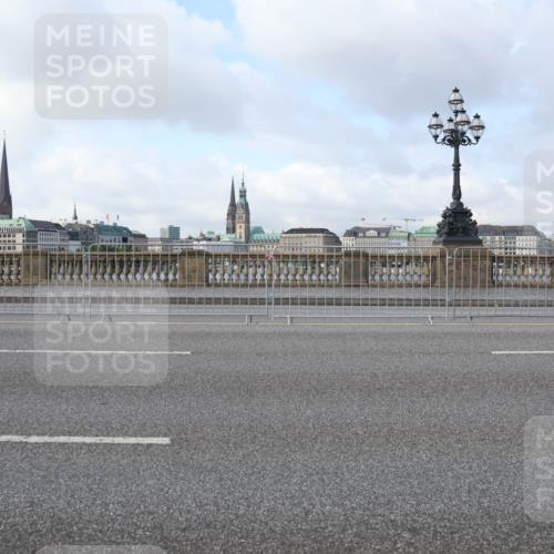 29.06.2025 - hella hamburg halbmarathon Lena Gebhardt http://msf.ph/oto/8365242 29.06.2025 08:48:59 Lombardsbrücke  meine-sportfotos.de