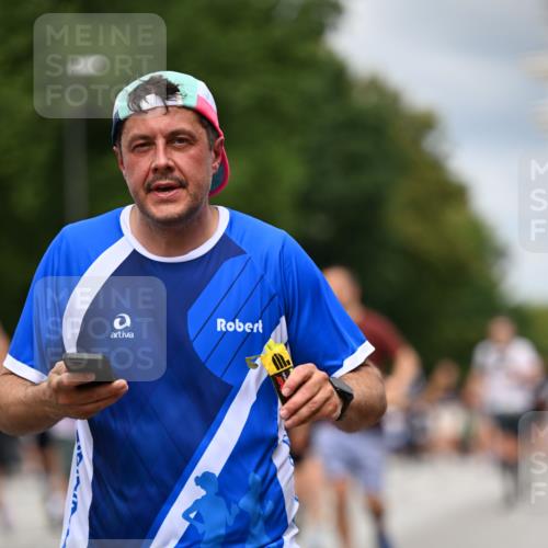 29.06.2025 - hella hamburg halbmarathon Dr. Thomas Lammeyer http://msf.ph/oto/8365280 29.06.2025 10:41:43 Kennedybrücke 1276, 1337, 1339, 1799, 1819, 2016, 2031, 2104, 2199, 2272, 2480, 2853, 4347, 4442, 4618, 4733, 4762, 5146, 5224, 5522, 5523, 5640, 5940, 6243, 6584, 6821, 7085, 7124, 7544, 8499, 8758, 8843, 8985, 9054, 9055, 9288, 10159, 10476, 10762, 10798, 10836, 10919 meine-sportfotos.de