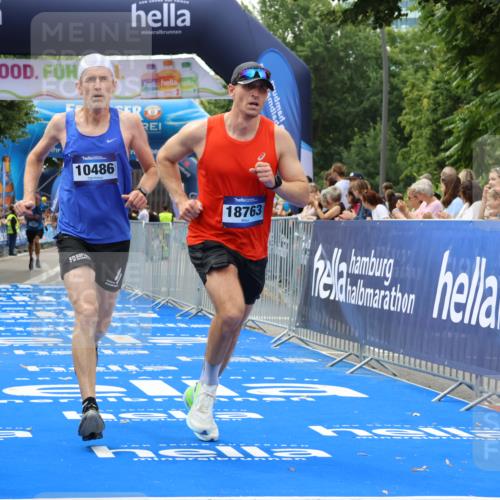 29.06.2025 - hella hamburg halbmarathon Strokosch-Dieckow http://msf.ph/oto/8365282 29.06.2025 10:28:48 Ziel 1827, 2604, 3968, 6090, 10486, 15655, 17428, 18763 meine-sportfotos.de