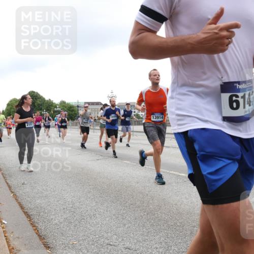 29.06.2025 - hella hamburg halbmarathon Lena Gebhardt http://msf.ph/oto/8365377 29.06.2025 10:48:34 Lombardsbrücke 2197, 10059, 13914, 614, 1142, 1157, 1167, 1174, 1175, 1584, 1645, 2037, 2195, 2418, 2437, 2438, 2475, 2627, 2650, 2716, 2756, 2909, 2958, 3224, 3320, 3504, 3661, 3679, 3933, 4588, 5010, 5585, 5781, 5952, 6143, 7203, 7532, 7947, 7948, 8461, 8521, 8719, 8760, 8948, 9552, 9775, 9787, 9921, 10059, 10145, 10204, 10366, 10524, 10654, 10656, 11364, 11365, 11742, 11781, 13814, 13845, 15715, 16498, 16499, 16701 meine-sportfotos.de
