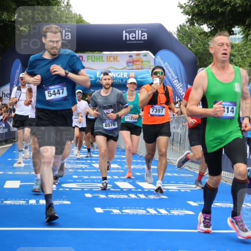 29.06.2025 - hella hamburg halbmarathon Strokosch-Dieckow http://msf.ph/oto/8365378 29.06.2025 10:50:32 Ziel 1399, 1750, 3414, 4127, 4346, 5447, 6282, 6662, 7397, 7583, 7786, 8153, 8576, 9057, 11214, 11455, 12624, 13808, 13812, 13875, 14626, 15519, 15803, 16291, 16806, 17179, 17247, 17319, 18006, 18394, 18413 meine-sportfotos.de