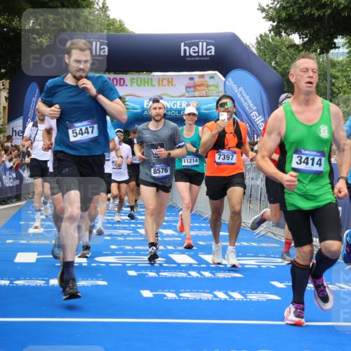 29.06.2025 - hella hamburg halbmarathon Strokosch-Dieckow http://msf.ph/oto/8365417 29.06.2025 10:50:32 Ziel 1399, 1750, 3414, 4127, 4346, 5447, 6282, 6662, 7397, 7583, 7786, 8153, 8576, 9057, 11214, 11455, 12624, 13808, 13812, 13875, 14626, 15519, 15803, 16291, 16806, 17179, 17247, 17319, 18006, 18394, 18413 meine-sportfotos.de