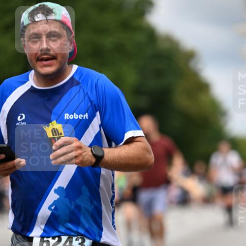 29.06.2025 - hella hamburg halbmarathon Dr. Thomas Lammeyer http://msf.ph/oto/8365445 29.06.2025 10:41:43 Kennedybrücke 1276, 1337, 1339, 1799, 1819, 2016, 2031, 2104, 2199, 2272, 2480, 2853, 4347, 4442, 4618, 4733, 4762, 5146, 5224, 5522, 5523, 5640, 5940, 6243, 6584, 6821, 7085, 7124, 7544, 8499, 8758, 8843, 8985, 9054, 9055, 9288, 10159, 10476, 10762, 10798, 10836, 10919 meine-sportfotos.de