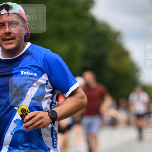 29.06.2025 - hella hamburg halbmarathon Dr. Thomas Lammeyer http://msf.ph/oto/8365464 29.06.2025 10:41:43 Kennedybrücke 1276, 1337, 1339, 1799, 1819, 2016, 2031, 2104, 2199, 2272, 2480, 2853, 4347, 4442, 4618, 4733, 4762, 5146, 5224, 5522, 5523, 5640, 5940, 6243, 6584, 6821, 7085, 7124, 7544, 8499, 8758, 8843, 8985, 9054, 9055, 9288, 10159, 10476, 10762, 10798, 10836, 10919 meine-sportfotos.de