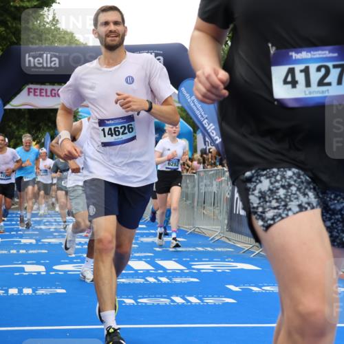 29.06.2025 - hella hamburg halbmarathon Strokosch-Dieckow http://msf.ph/oto/8365495 29.06.2025 10:50:29 Ziel 1399, 1750, 3414, 4127, 4247, 4346, 5447, 6282, 6795, 7397, 7786, 8153, 8576, 8899, 9057, 11214, 11455, 12035, 12624, 13812, 14626, 15519, 15803, 16806, 17179, 17247, 17319, 18006, 18394 meine-sportfotos.de