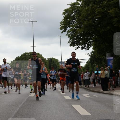 29.06.2025 - hella hamburg halbmarathon Yannick Fuchs http://msf.ph/oto/8365515 29.06.2025 10:53:22 20KM 2006, 2348, 2584, 2957, 2978, 3114, 3181, 3279, 3425, 3983, 4088, 4592, 4796, 5885, 6087, 6202, 6220, 6438, 7031, 7223, 7287, 8290, 10036, 10488, 10587, 10759, 10896, 10943, 11018, 11935, 11938, 12206, 12261, 12564, 12633, 12736, 12779, 12862, 13583, 13761, 14567, 14732, 14902, 14928, 14965, 15232, 15240, 15284, 15785, 16227, 16341, 16754, 16910, 16915, 16980, 17176, 17304, 17503, 17630, 18153, 18327, 18467, 18485, 18716, 18855, 19015, 19160 meine-sportfotos.de