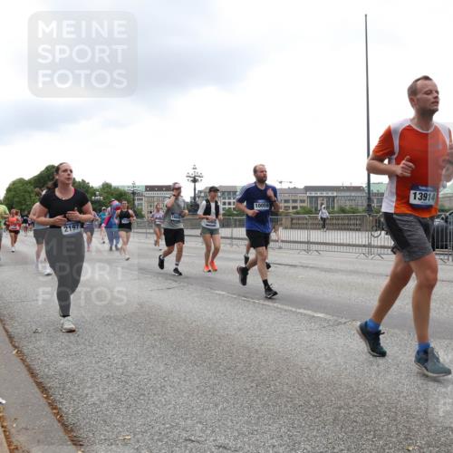29.06.2025 - hella hamburg halbmarathon Lena Gebhardt http://msf.ph/oto/8365542 29.06.2025 10:48:34 Lombardsbrücke 13914, 1142, 1157, 1167, 1174, 1175, 1584, 1645, 2037, 2195, 2418, 2437, 2438, 2475, 2627, 2650, 2716, 2756, 2909, 2958, 3224, 3320, 3504, 3661, 3679, 3933, 4588, 5010, 5585, 5781, 5952, 6143, 7203, 7532, 7947, 7948, 8461, 8521, 8719, 8760, 8948, 9552, 9775, 9787, 9921, 10059, 10145, 10204, 10366, 10524, 10654, 10656, 11364, 11365, 11742, 11781, 13814, 13845, 15715, 16498, 16499, 16701 meine-sportfotos.de