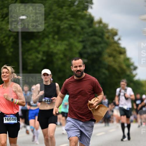 29.06.2025 - hella hamburg halbmarathon Dr. Thomas Lammeyer http://msf.ph/oto/8365575 29.06.2025 10:41:45 Kennedybrücke 1276, 1337, 1339, 1799, 1819, 2016, 2031, 2104, 2199, 2272, 2480, 2853, 4347, 4442, 4618, 4762, 5146, 5522, 5523, 5640, 5940, 6243, 6584, 6821, 6955, 7085, 7124, 7321, 7544, 8499, 8758, 8811, 8843, 8985, 9054, 9055, 9288, 10159, 10476, 10798, 10836, 10919 meine-sportfotos.de