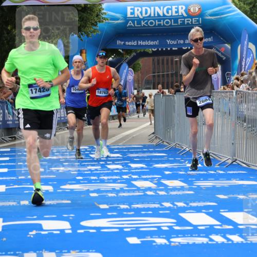 29.06.2025 - hella hamburg halbmarathon Strokosch-Dieckow http://msf.ph/oto/8365602 29.06.2025 10:28:45 Ziel 1953, 2604, 3968, 6090, 10486, 15655, 17428, 18763 meine-sportfotos.de