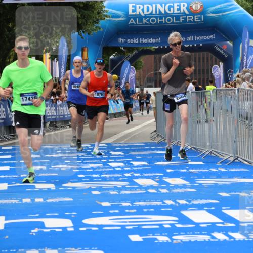 29.06.2025 - hella hamburg halbmarathon Strokosch-Dieckow http://msf.ph/oto/8365680 29.06.2025 10:28:44 Ziel 1953, 2604, 3968, 6090, 10222, 10486, 15655, 17213, 17428, 18763 meine-sportfotos.de