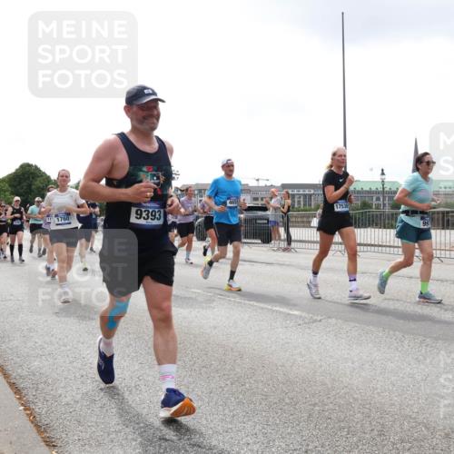 29.06.2025 - hella hamburg halbmarathon Lena Gebhardt http://msf.ph/oto/8365687 29.06.2025 10:39:26 Lombardsbrücke 11, 1760, 9393, 4659, 17536, 997, 9974, 1760, 1856, 1883, 2092, 2534, 2571, 2574, 2578, 2843, 2893, 2976, 2998, 3275, 3353, 3727, 3745, 4298, 4410, 4523, 4603, 4609, 4659, 4855, 4882, 5045, 5701, 6062, 6112, 6321, 6342, 6343, 6427, 6428, 6611, 6719, 6726, 6748, 7053, 7125, 7199, 7341, 7501, 7506, 7524, 7589, 7684, 7815, 8203, 8243, 8457, 8995, 9393, 9420, 9446, 9569, 9698, 9747, 9777, 9974, 9977, 10001, 10072, 10315, 10512, 10516, 13060 meine-sportfotos.de