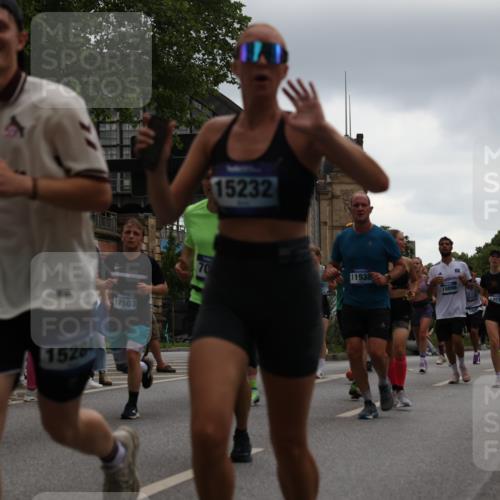 29.06.2025 - hella hamburg halbmarathon Yannick Fuchs http://msf.ph/oto/8365694 29.06.2025 10:53:22 20KM 2006, 2348, 2584, 2957, 2978, 3114, 3181, 3279, 3425, 3983, 4088, 4592, 4796, 5885, 6087, 6202, 6220, 6438, 7031, 7223, 7287, 8290, 10036, 10488, 10587, 10759, 10896, 10943, 11018, 11935, 11938, 12206, 12261, 12564, 12633, 12736, 12779, 12862, 13583, 13761, 14567, 14732, 14902, 14928, 14965, 15232, 15240, 15284, 15785, 16227, 16341, 16754, 16910, 16915, 16980, 17176, 17304, 17503, 17630, 18153, 18327, 18467, 18485, 18716, 18855, 19015, 19160 meine-sportfotos.de