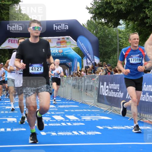 29.06.2025 - hella hamburg halbmarathon Strokosch-Dieckow http://msf.ph/oto/8365725 29.06.2025 10:50:28 Ziel 1750, 3414, 4127, 4247, 5447, 6282, 6795, 7397, 8153, 8576, 8899, 11214, 11455, 12035, 12624, 13812, 14626, 15803, 16806, 17179, 17247, 17319, 18006, 18394 meine-sportfotos.de