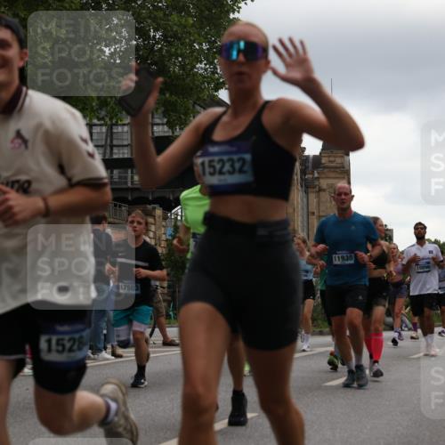29.06.2025 - hella hamburg halbmarathon Yannick Fuchs http://msf.ph/oto/8365729 29.06.2025 10:53:22 20KM 2006, 2348, 2584, 2957, 2978, 3114, 3181, 3279, 3425, 3983, 4088, 4592, 4796, 5885, 6087, 6202, 6220, 6438, 7031, 7223, 7287, 8290, 10036, 10488, 10587, 10759, 10896, 10943, 11018, 11935, 11938, 12206, 12261, 12564, 12633, 12736, 12779, 12862, 13583, 13761, 14567, 14732, 14902, 14928, 14965, 15232, 15240, 15284, 15785, 16227, 16341, 16754, 16910, 16915, 16980, 17176, 17304, 17503, 17630, 18153, 18327, 18467, 18485, 18716, 18855, 19015, 19160 meine-sportfotos.de