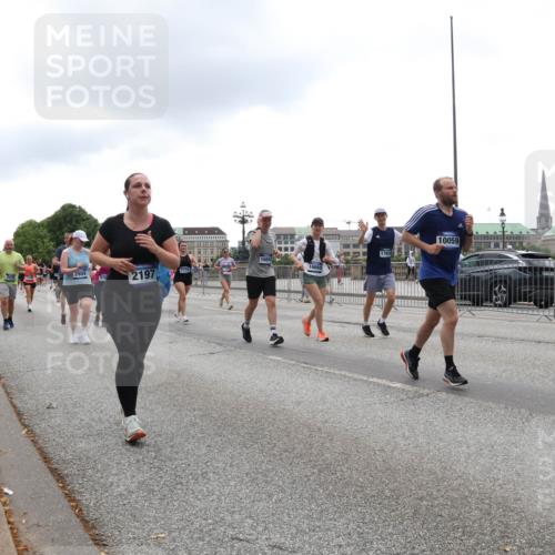 29.06.2025 - hella hamburg halbmarathon Lena Gebhardt http://msf.ph/oto/8365744 29.06.2025 10:48:35 Lombardsbrücke 1669, 2197, 16669, 10059, 1142, 1157, 1167, 1584, 1645, 2037, 2195, 2418, 2437, 2438, 2475, 2627, 2650, 2716, 2756, 2792, 2909, 2958, 3224, 3320, 3504, 3661, 3679, 3933, 4588, 5010, 5585, 5781, 5952, 6143, 7203, 7532, 7947, 7948, 8461, 8521, 8719, 8760, 8948, 9552, 9775, 9787, 9921, 10059, 10145, 10204, 10366, 10524, 10654, 10656, 11364, 11365, 11742, 11781, 13814, 13845, 15715, 16498, 16499, 16701 meine-sportfotos.de