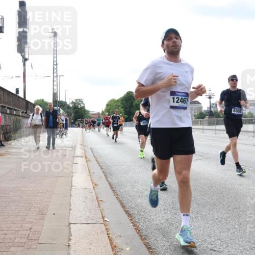 29.06.2025 - hella hamburg halbmarathon Lena Gebhardt http://msf.ph/oto/8365833 29.06.2025 10:14:31 Lombardsbrücke 1890, 12467, 6366, 1194, 1406, 1728, 1890, 2046, 2494, 2990, 3020, 3154, 3454, 3691, 3756, 3834, 3939, 4032, 4962, 5191, 5670, 5981, 6028, 6083, 6089, 6287, 6366, 6935, 7209, 7442, 7802, 7840, 7991, 8001, 8055, 8057, 8147, 8409, 8755, 8892, 9556, 9663, 9709, 9845, 9886, 10224, 10391, 10610, 11987, 12467, 12938, 13237, 13285, 13788, 14488, 15840, 16126, 18236, 18239 meine-sportfotos.de