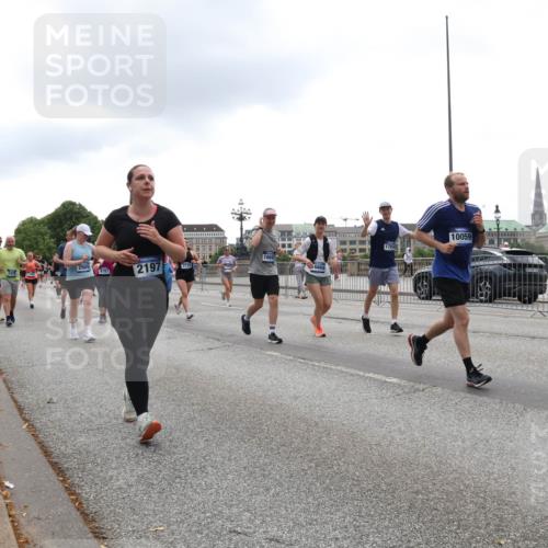 29.06.2025 - hella hamburg halbmarathon Lena Gebhardt http://msf.ph/oto/8365853 29.06.2025 10:48:35 Lombardsbrücke 1669, 2909, 9787, 2197, 6669, 10059, 1142, 1157, 1167, 1584, 1645, 2037, 2195, 2418, 2437, 2438, 2475, 2627, 2650, 2716, 2756, 2792, 2909, 2958, 3224, 3320, 3504, 3661, 3679, 3933, 4588, 5010, 5585, 5781, 5952, 6143, 7203, 7532, 7947, 7948, 8461, 8521, 8719, 8760, 8948, 9552, 9775, 9787, 9921, 10059, 10145, 10204, 10366, 10524, 10654, 10656, 11364, 11365, 11742, 11781, 13814, 13845, 15715, 16498, 16499, 16701 meine-sportfotos.de