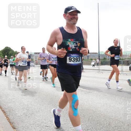 29.06.2025 - hella hamburg halbmarathon Lena Gebhardt http://msf.ph/oto/8365865 29.06.2025 10:39:27 Lombardsbrücke 11382, 1760, 4523, 9393, 17536, 99, 1760, 1856, 1883, 2092, 2571, 2574, 2578, 2843, 2893, 2976, 2998, 3275, 3353, 3727, 3745, 4298, 4410, 4523, 4603, 4609, 4659, 4855, 4882, 5045, 5701, 6062, 6112, 6321, 6342, 6343, 6427, 6428, 6611, 6719, 6726, 6748, 7053, 7125, 7199, 7341, 7429, 7501, 7506, 7524, 7589, 7684, 7815, 8203, 8243, 8457, 8995, 9393, 9420, 9446, 9569, 9698, 9747, 9777, 9974, 9977, 10001, 10072, 10315, 10512, 10516, 13060 meine-sportfotos.de
