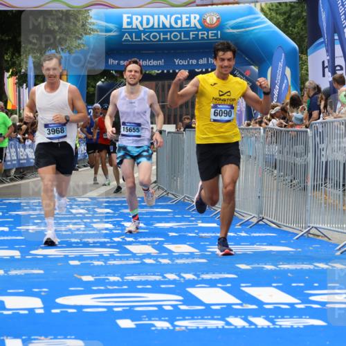 29.06.2025 - hella hamburg halbmarathon Strokosch-Dieckow http://msf.ph/oto/8365888 29.06.2025 10:28:41 Ziel 1953, 2604, 3968, 6090, 10222, 10486, 15655, 17213, 17428, 18763 meine-sportfotos.de