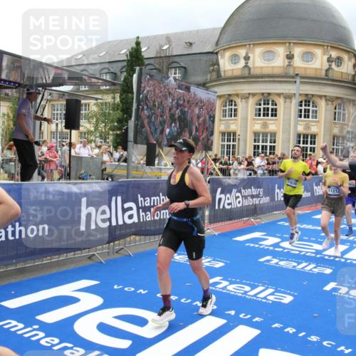 29.06.2025 - hella hamburg halbmarathon Michael Strokosch http://msf.ph/oto/8365921 29.06.2025 10:57:03 Ziel 1485, 2282, 2759, 4299, 5033, 8669, 11043, 11143, 11212, 11638, 14678, 15097, 16470, 16620, 16909, 18719, 19091 meine-sportfotos.de